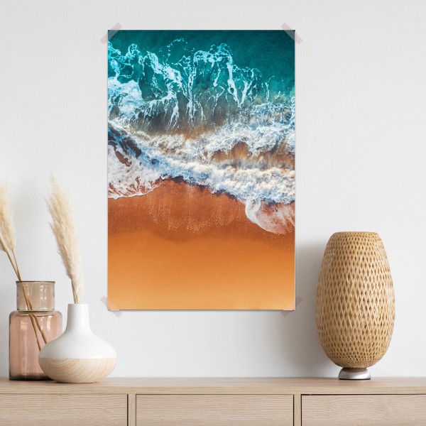 Plakat lotnicze ujęcie turkusowych fal na piaszczystej plaży – Wallissimo® Plakat lotnicze ujęcie turkusowych fal na piaszczystej plaży – Wallissimo®