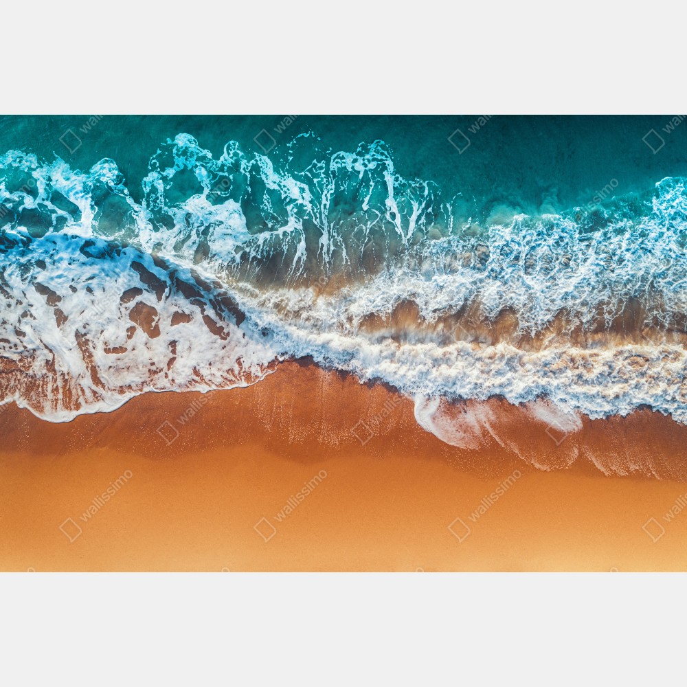 Plakat lotnicze ujęcie turkusowych fal na piaszczystej plaży – Wallissimo® Plakat lotnicze ujęcie turkusowych fal na piaszczystej plaży – Wallissimo®
