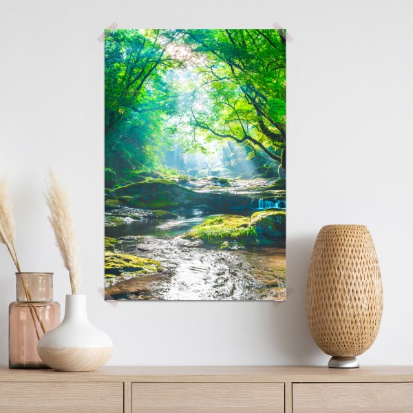 Plakat słoneczny leśny strumień z mchem – Wallissimo® Plakat słoneczny leśny strumień z mchem – Wallissimo®