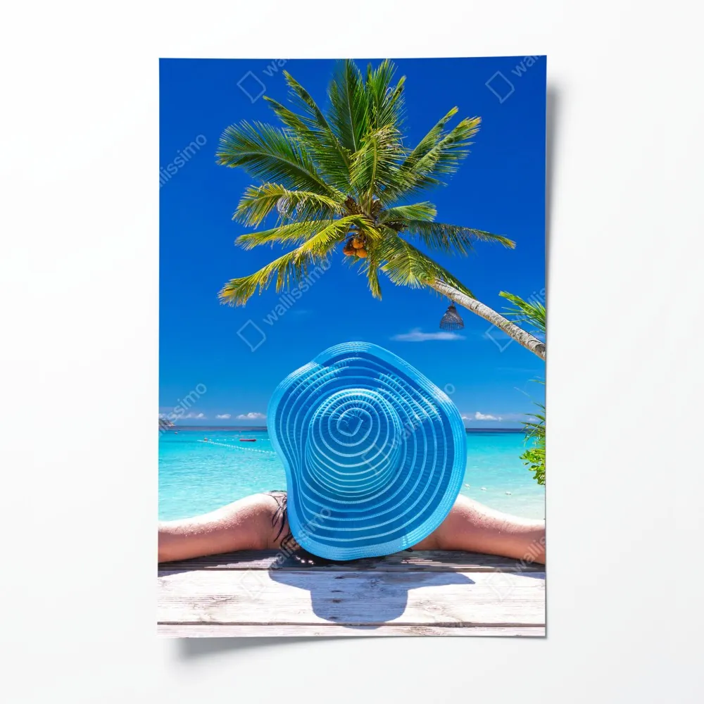 Plakat tropikalna plaża z niebieskim kapeluszem – Wallissimo® Plakat tropikalna plaża z niebieskim kapeluszem – Wallissimo®