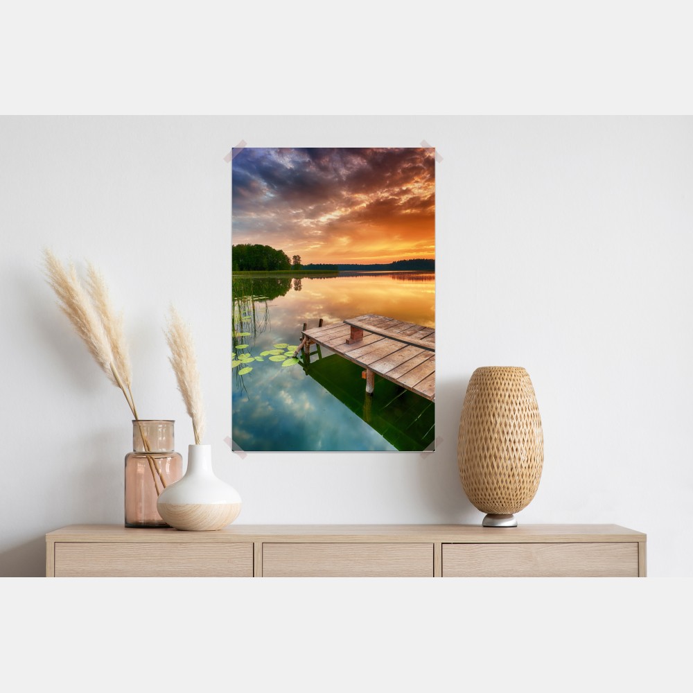 Plakat złoty wschód słońca nad spokojnym jeziorem – Wallissimo® Plakat złoty wschód słońca nad spokojnym jeziorem – Wallissimo®