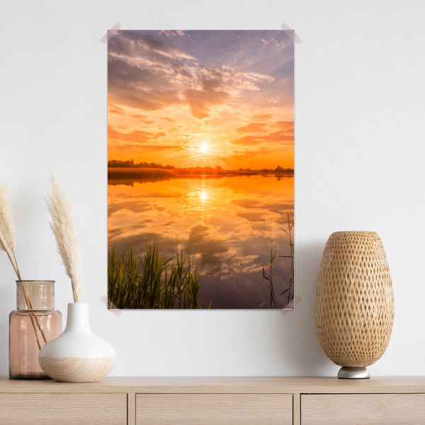Plakat złoty zachód słońca nad spokojnym jeziorem – Wallissimo® Plakat złoty zachód słońca nad spokojnym jeziorem – Wallissimo®