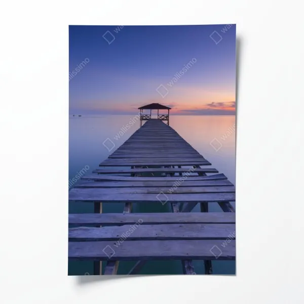 Plakat spokojne drewniane molo o zachodzie słońca